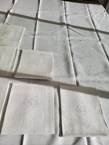 NAPPE + 12 SERVIETTES ANCIENNES MONOGRAMMEES GA