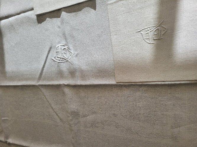 NAPPE + 12 SERVIETTES ANCIENNES MONOGRAMMEES GA