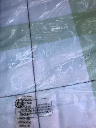 Nappe rectangulaire 150*200 blanche et verte à carreaux