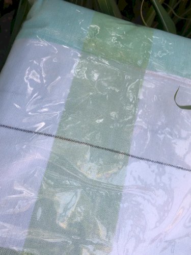 Nappe rectangulaire 150*200 blanche et verte à carreaux