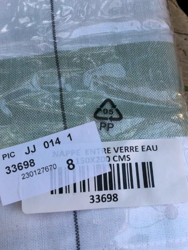 Nappe rectangulaire 150*200 blanche et verte à carreaux