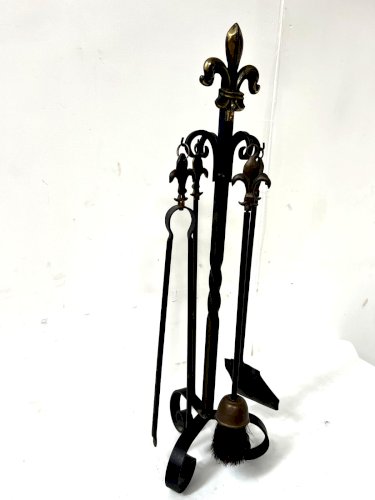 Necessaire de cheminée en fer forgé et bronze XX siècle