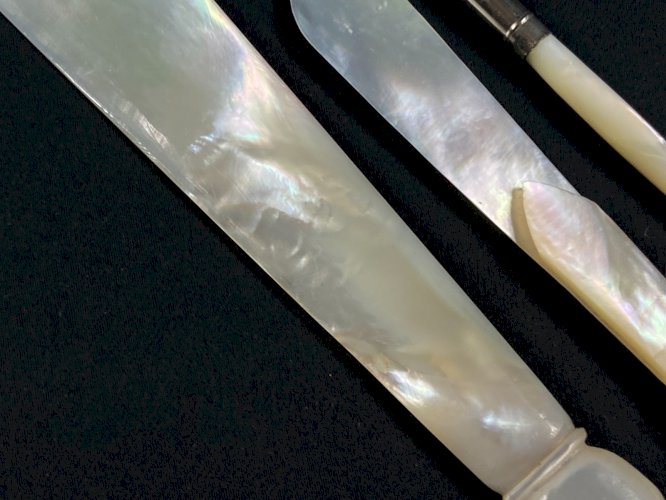 Nécessaire de courrier en nacre début XXe Marque-pages coupe-papier porte-plume