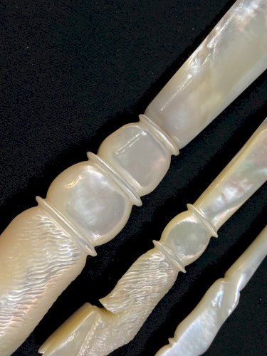 Nécessaire de courrier en nacre début XXe Marque-pages coupe-papier porte-plume