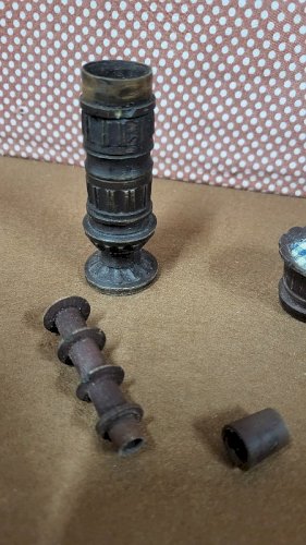 NECESSAIRE DE COUTURE EN BOIS SCULPTE 1900