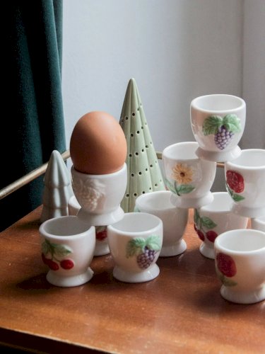 Nestor, le grand lot de coquetiers en faïence N°534