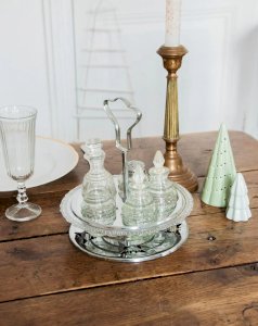 Nestor, the rotating condiment service No. 527