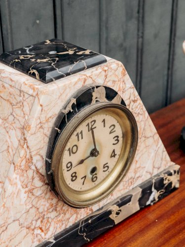 Nour, la pendule décorative en marbre N°33