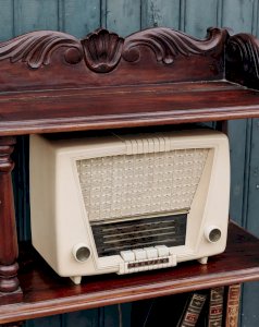 Nour, la radio beige vintage N°25