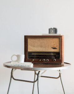 Nour, the vintage wooden radio No. 31
