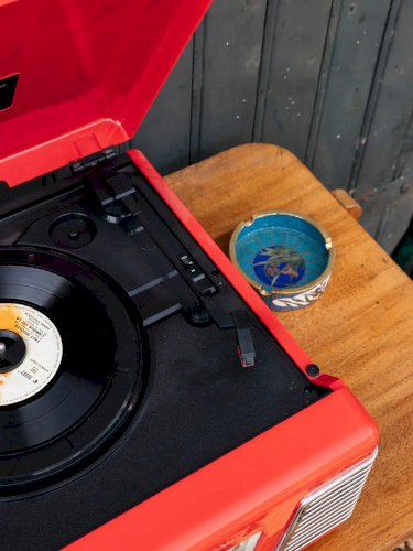 Nour, le tourne-disque vintage N°24