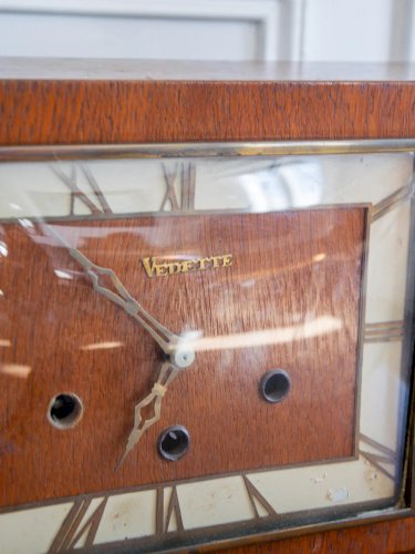 Nour, l'horloge en bois N°26