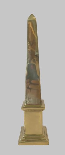 Obélisque en bronze lustré et poli XX siècle