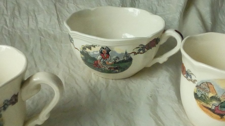 OBERNAI 2 TASSES A CAFE 1 TASSE  A THE   EN FAIENCE SARREGUEMINES*