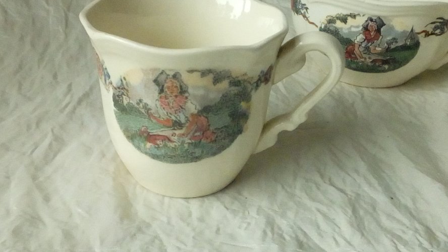 OBERNAI 2 TASSES A CAFE 1 TASSE  A THE   EN FAIENCE SARREGUEMINES*