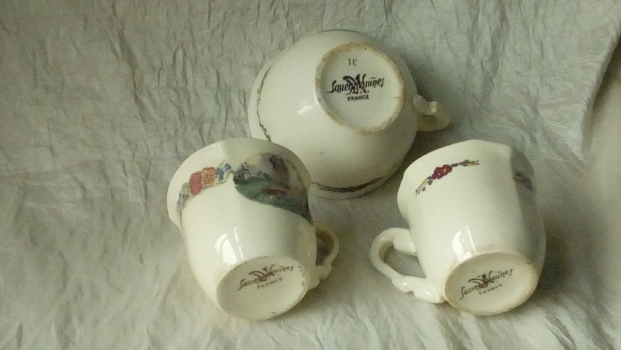 OBERNAI 2 TASSES A CAFE 1 TASSE  A THE   EN FAIENCE SARREGUEMINES*