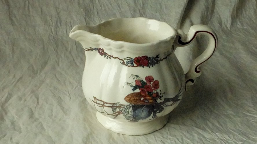 OBERNAI POT A LAIT CREMIER EN FAIENCE SARREGUEMINES*