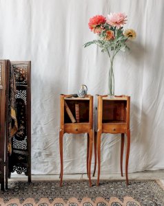 Odile, the pair of fine wood bedside tables N°594