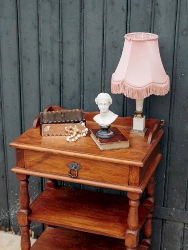 Odile, la table de chevet en acajou N°501