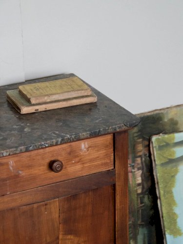 Odile, la table de chevet en bois et marbre N°629