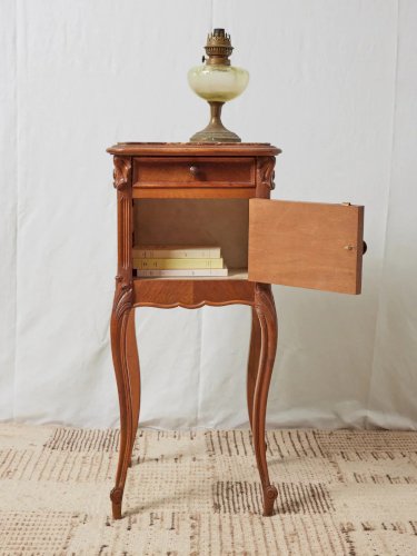 Odile, la table de chevet en bois foncé N°1177