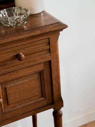 Odile, la table de chevet en bois massif N°550