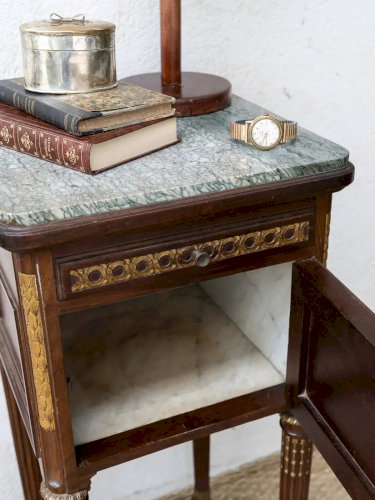 Odile, la table de chevet en bois N°437