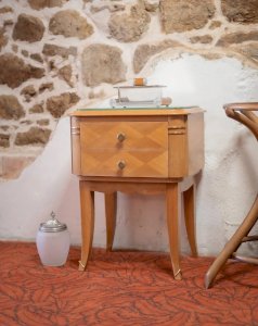 Odile, the wooden bedside table No. 546