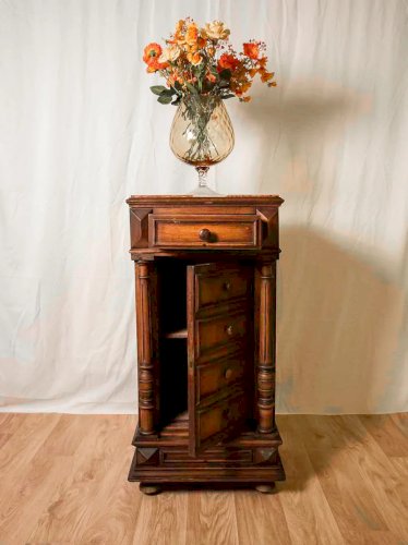 Odile, la table de chevet en bois N°573