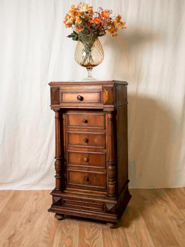 Odile, la table de chevet en bois N°573