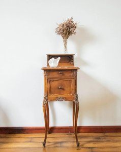 Odile, the wooden bedside table No. 606