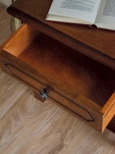 Odile, la table de chevet en bois N°615