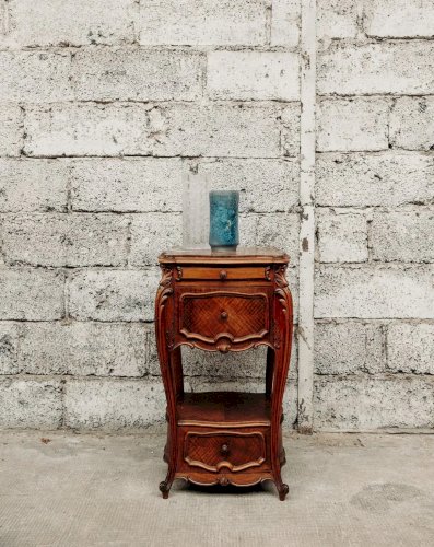 Odile, la table de chevet en marbre N°401