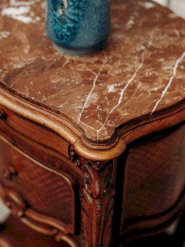 Odile, la table de chevet en marbre N°401