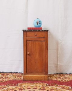 Odile, la table de chevet en marbre noir N°1199