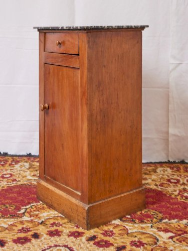 Odile, la table de chevet en marbre noir N°1199