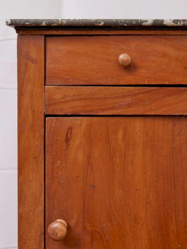 Odile, la table de chevet en marbre noir N°1199