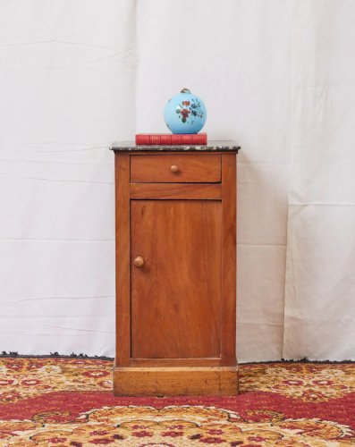 Odile, la table de chevet en marbre noir N°1199