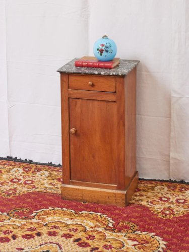 Odile, la table de chevet en marbre noir N°1199