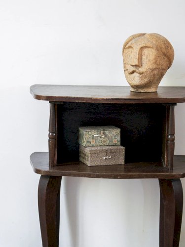 Odile, la table de chevet foncée N°395