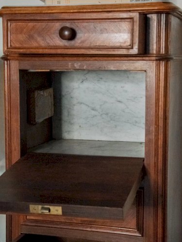 Odile, la table de chevet N°608