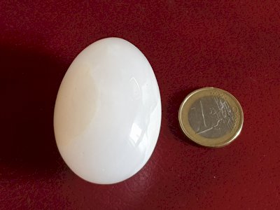 Pale pink quartz egg, length 5.4 cm, weight 101 grams.