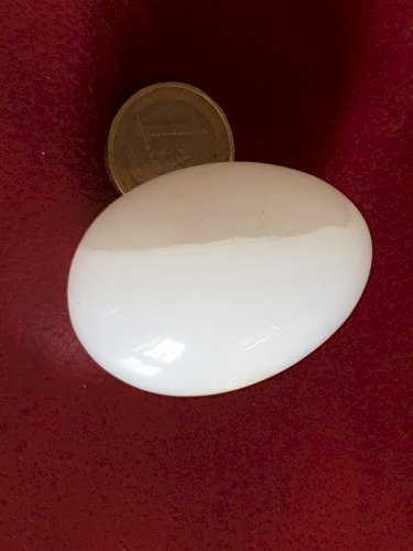 Oeuf de quartz rose pâle longueur 5,4 cm poids 101 grammes