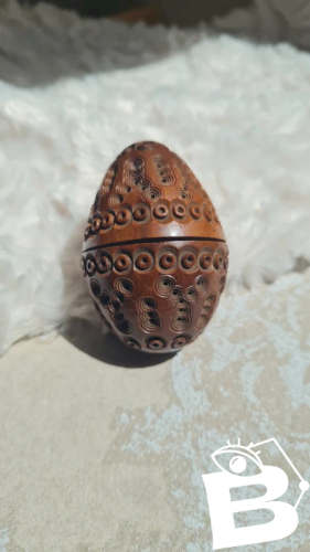 Œuf en noix corozo étui porte chapelet