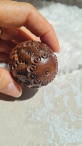 Œuf en noix corozo étui porte chapelet