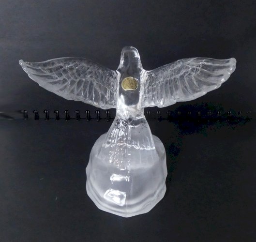oiseau en cristal d'Arques presse-papiers colombe aux ailes déployées France TBE