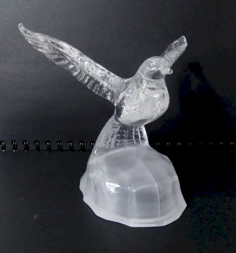 oiseau en cristal d'Arques presse-papiers colombe aux ailes déployées France TBE