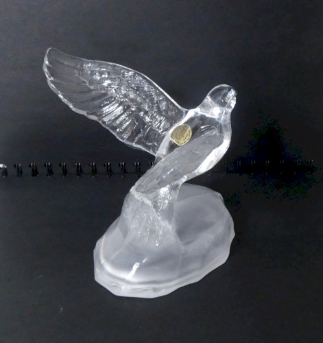oiseau en cristal d'Arques presse-papiers colombe aux ailes déployées France TBE