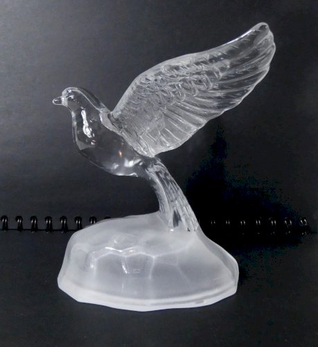 oiseau en cristal d'Arques presse-papiers colombe aux ailes déployées France TBE