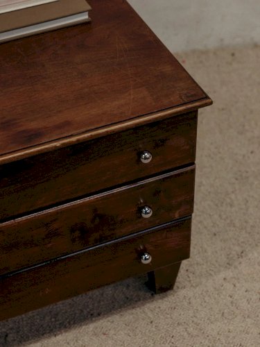 Olga, la commode basse en bois foncé N°292